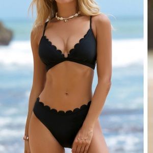 New timeless elegance with the Shadow Scalloped V-Neck Top & Classic Bikini Set